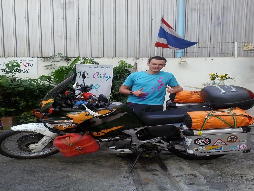 The City At Fifty Bangkok Bagian luar foto